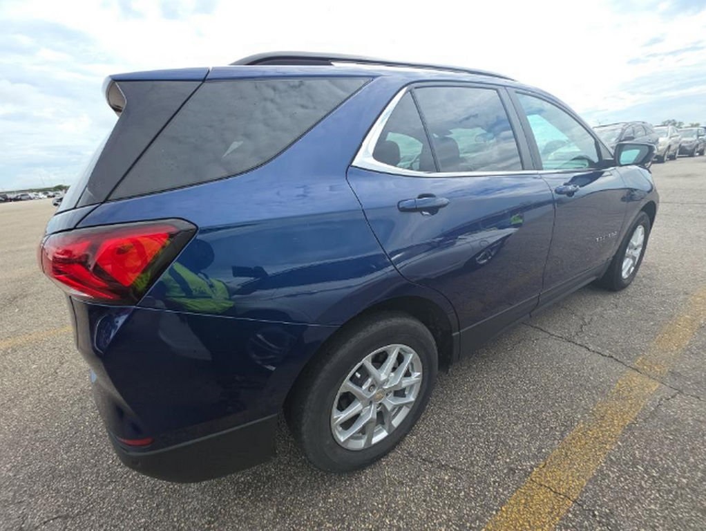 2022 Chevrolet Equinox LT photo 3