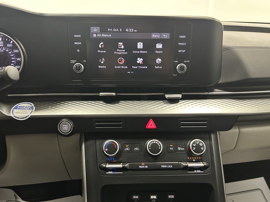 2024 Kia Carnival LX photo 18