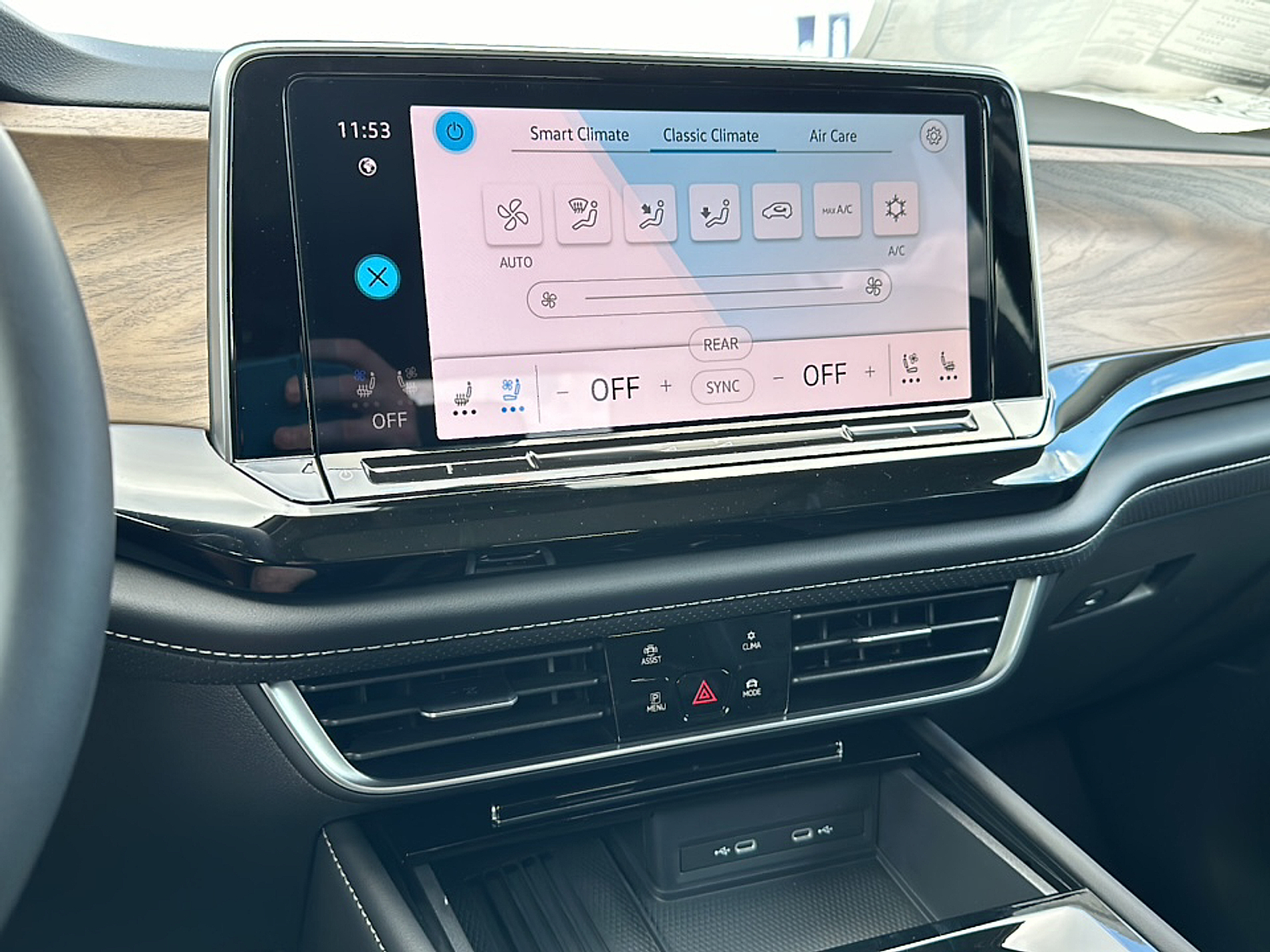 New 2025 Pure White Volkswagen 2.0T SE w/Technology image 23