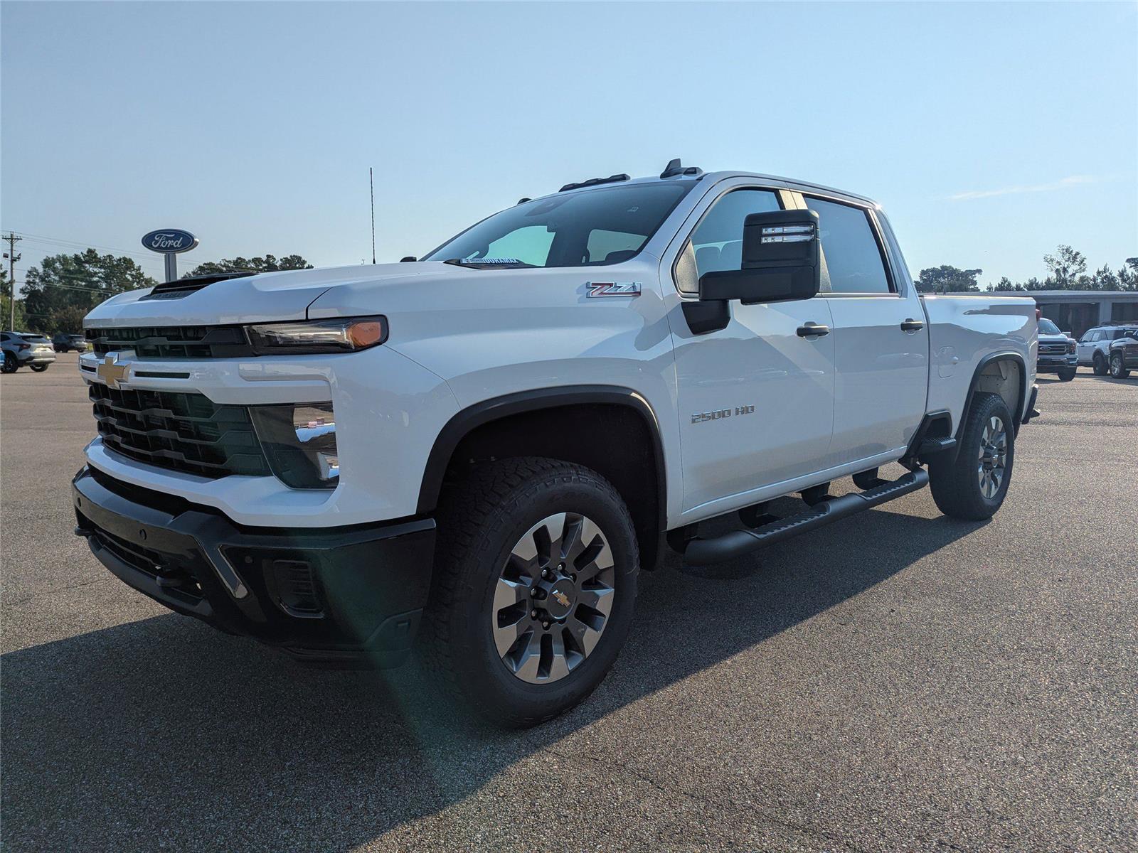 2025 Chevrolet Silverado 2500HD Custom photo 7