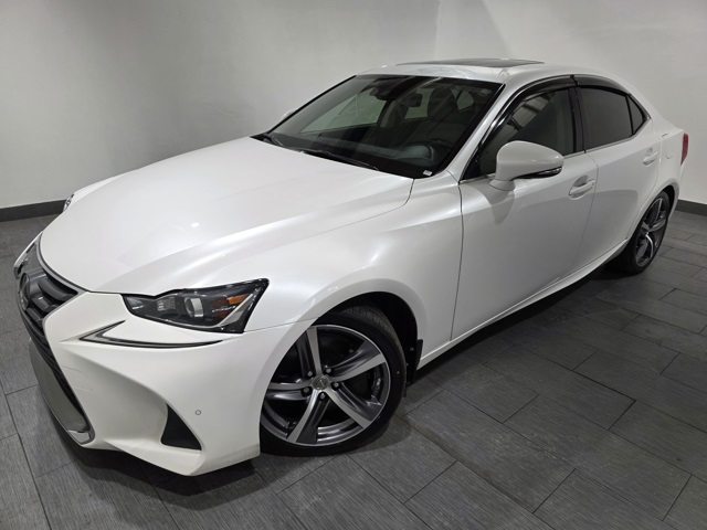 2017 Lexus IS 300's photo