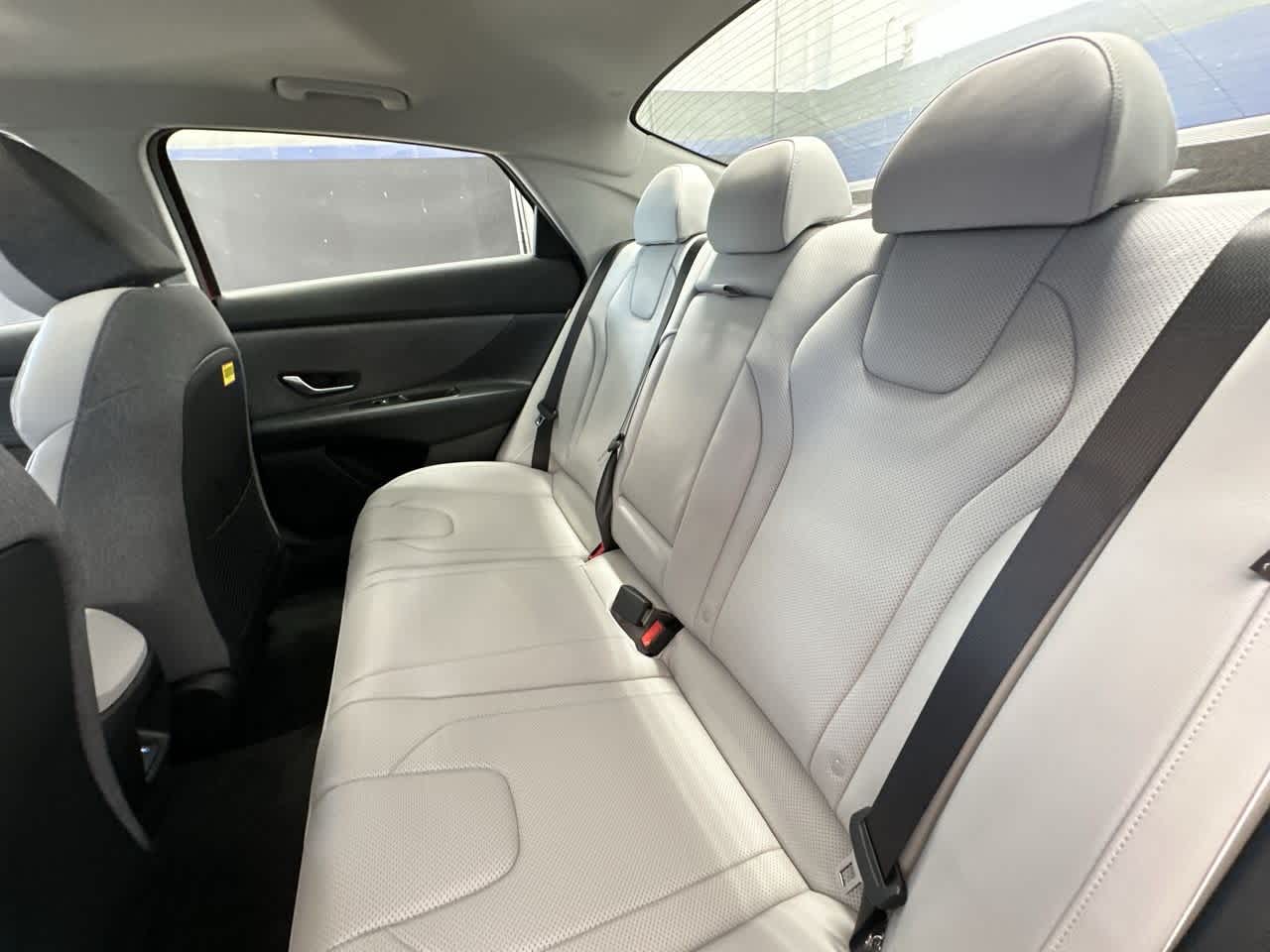 2025 Hyundai Elantra Limited photo 20