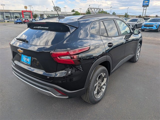 2025 Chevrolet Trax LT photo 4