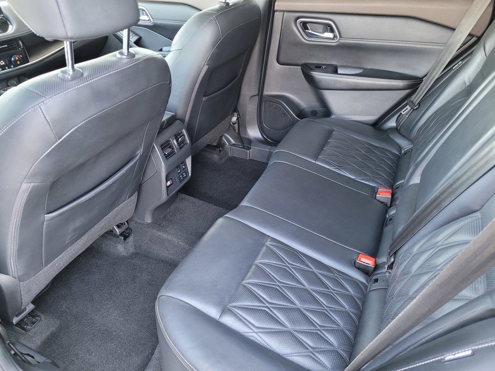 2021 Nissan Rogue Platinum photo 10