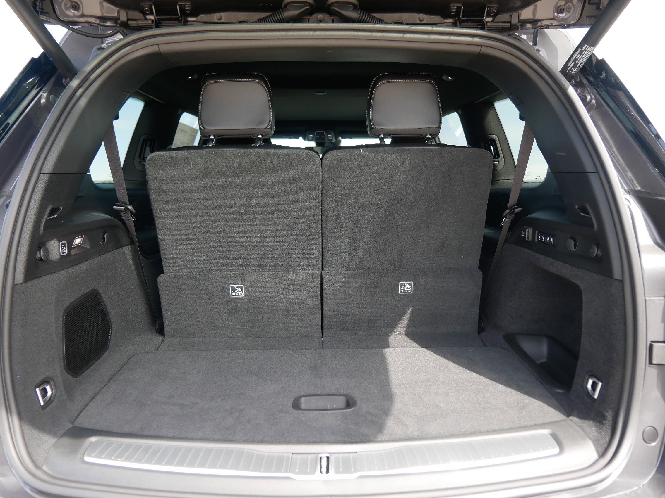 2025 Jeep Grand Cherokee Overland photo 4