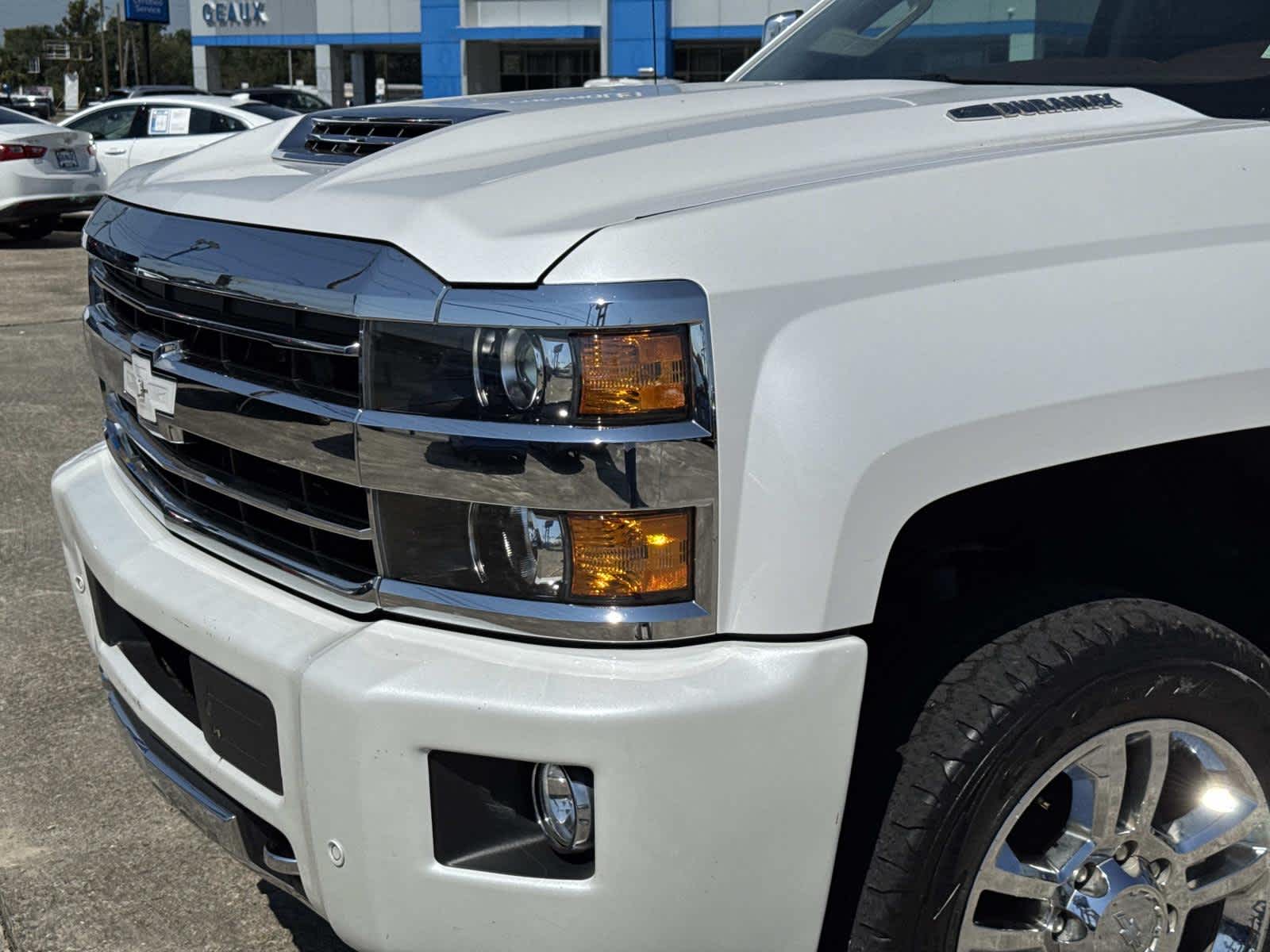 2019 Chevrolet Silverado High Country photo 2