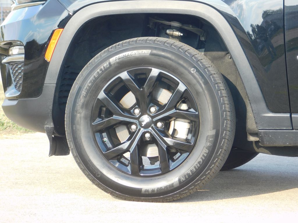 2022 Jeep Grand Cherokee Limited photo 2
