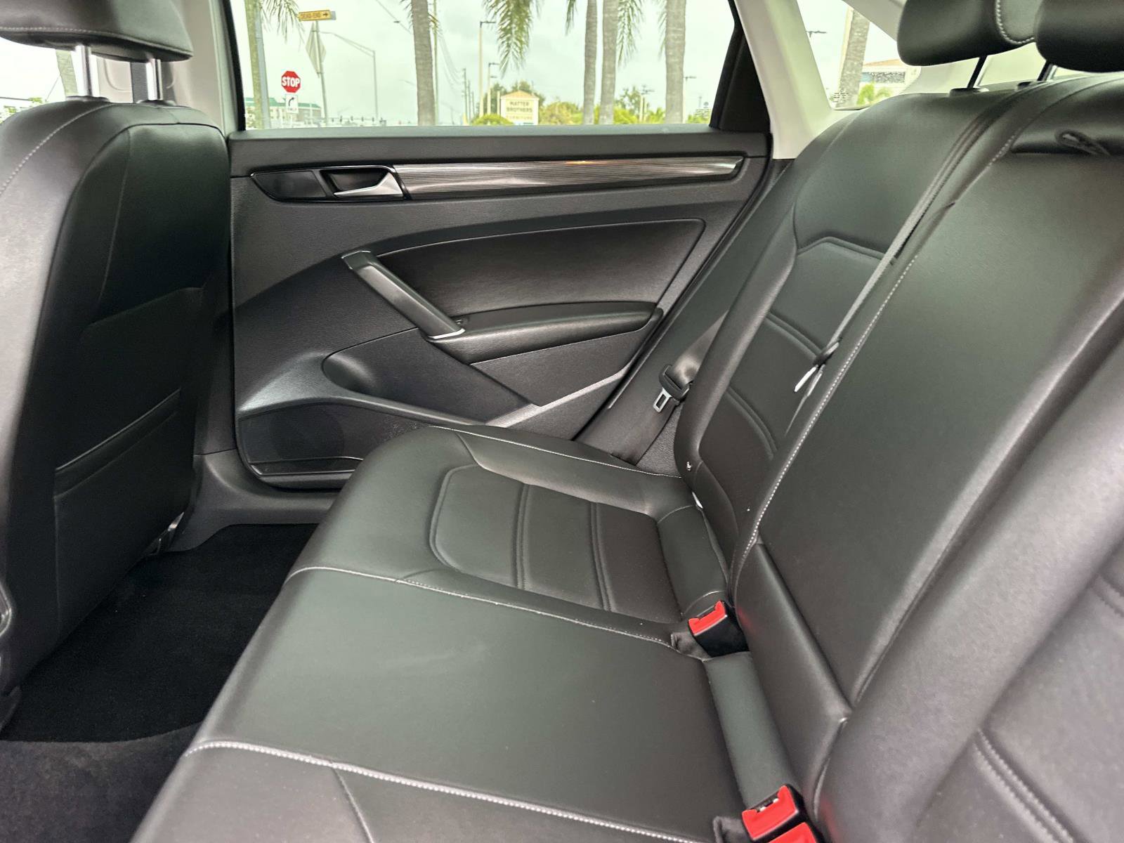 2020 Volkswagen Passat 2.0T R-Line photo 11