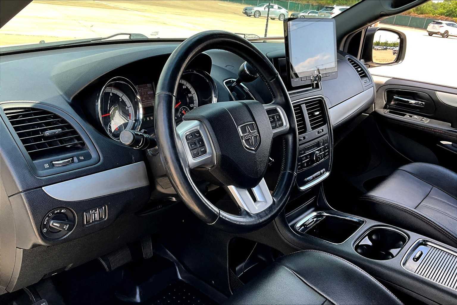 2017 Dodge Grand Caravan GT photo 16