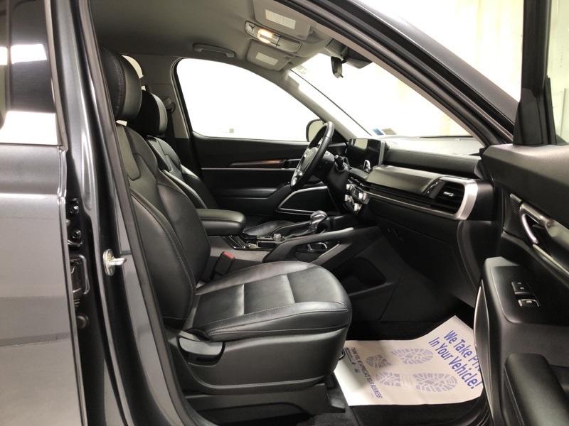 2023 Kia Telluride LX photo 12