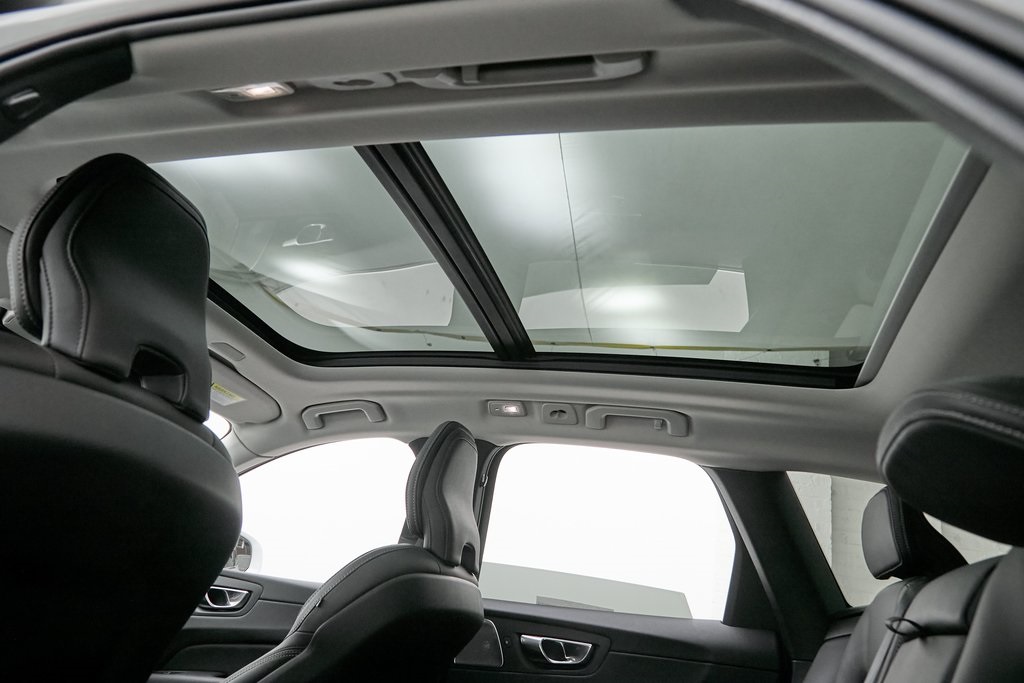 2023 VOLVO XC60 - Image 23