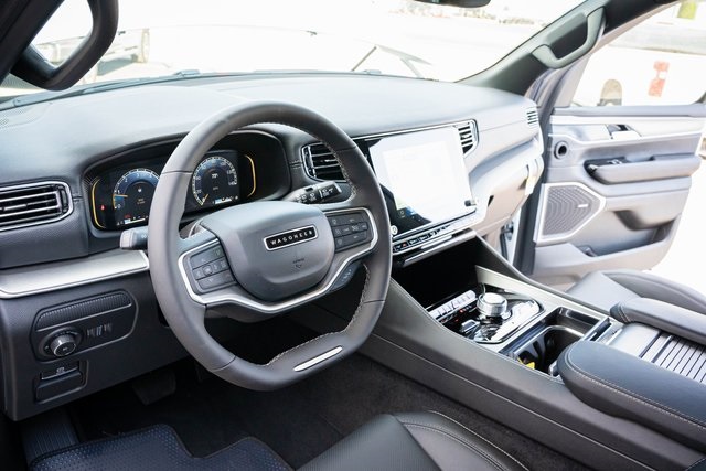 2025 Jeep Wagoneer Base photo 15