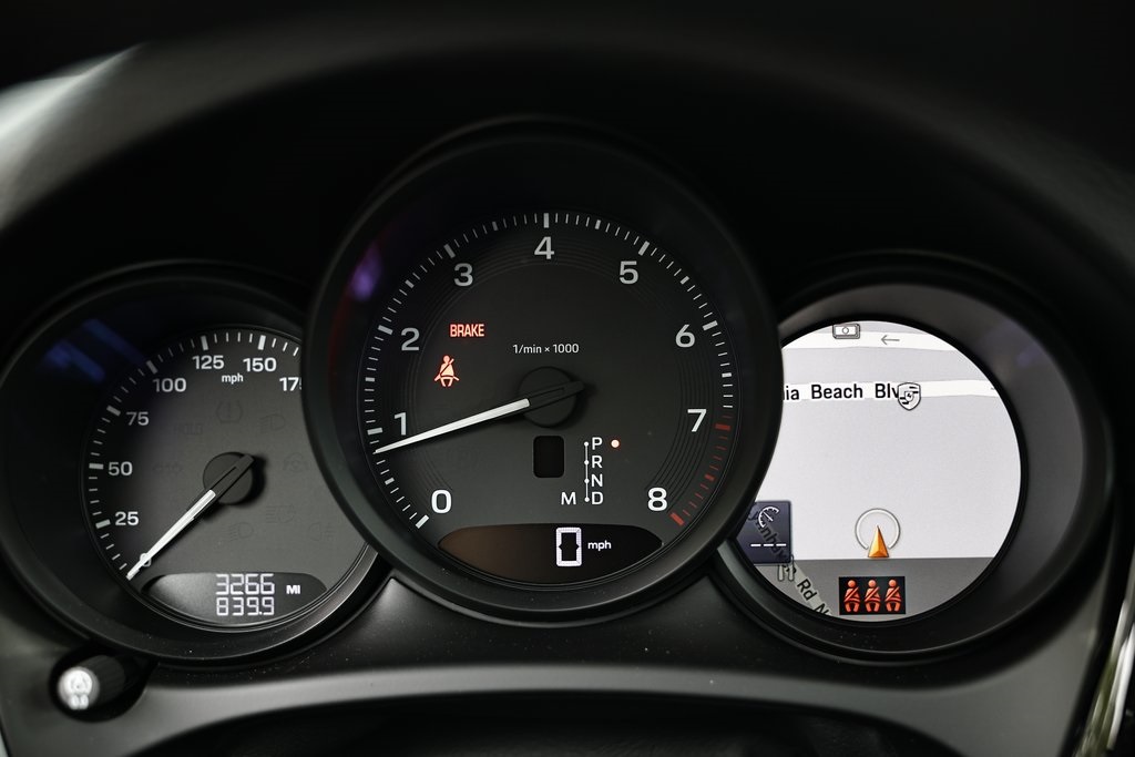 2025 Porsche Macan T photo 35
