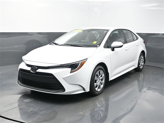 2025 Toyota Corolla LE photo 3