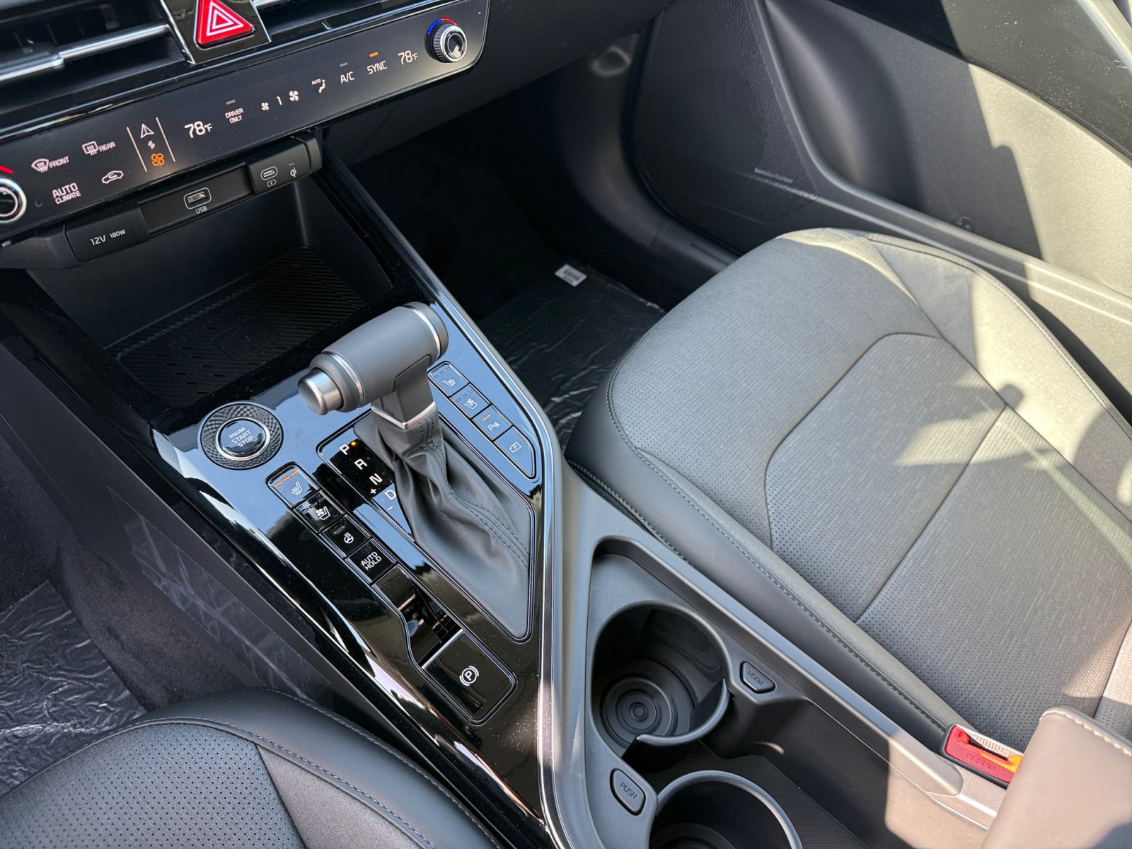 2025 Kia Niro SX photo 13