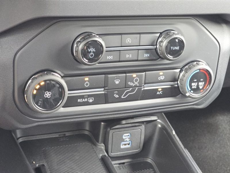 2025 Ford Bronco Base photo 11