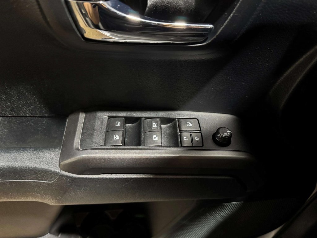 2019 Toyota Tacoma SR5 photo 18