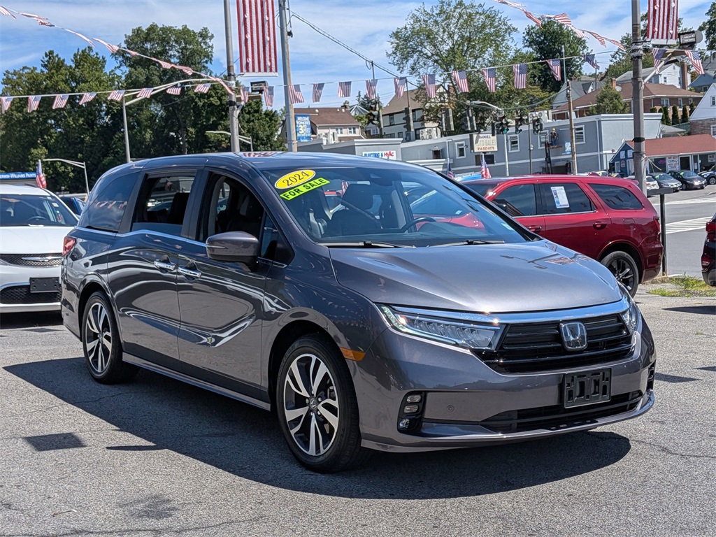 2024 Honda Odyssey Touring photo 2