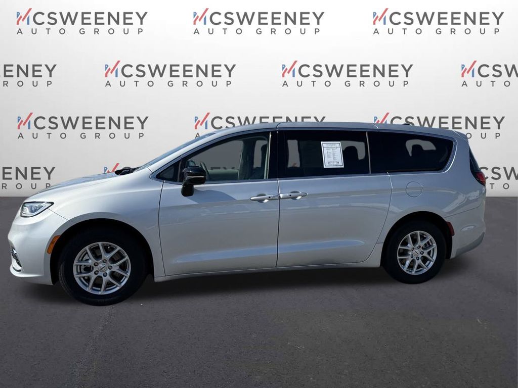 2024 Chrysler Pacifica Touring L photo 2