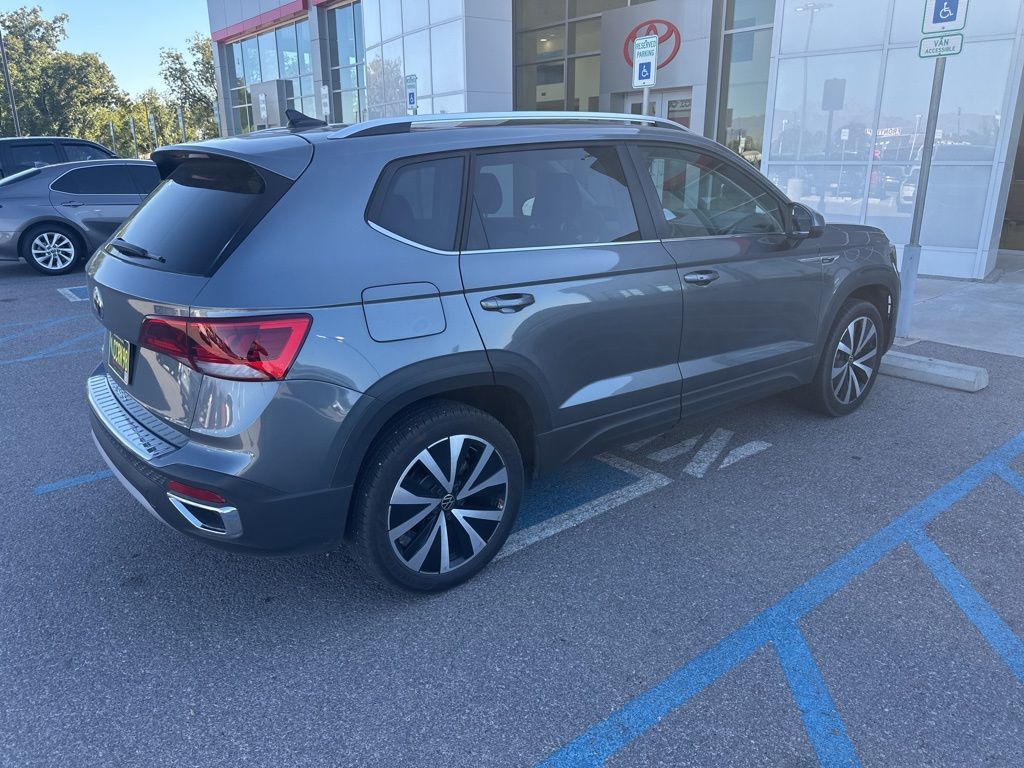 2024 Volkswagen Taos SE photo 16