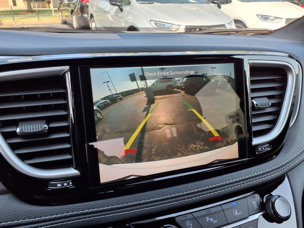 2026 Chrysler Pacifica photo 19