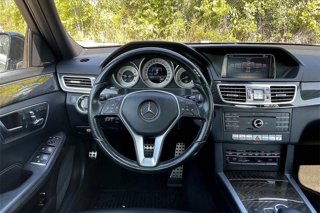 2016 Mercedes Benz E 350 4MATIC photo 4