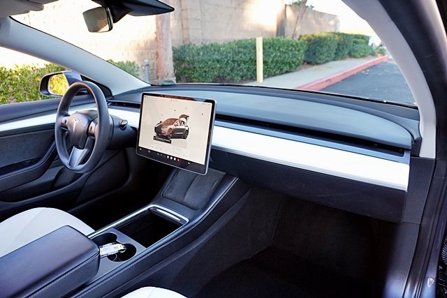 Used 2023  Tesla Long Range image 9