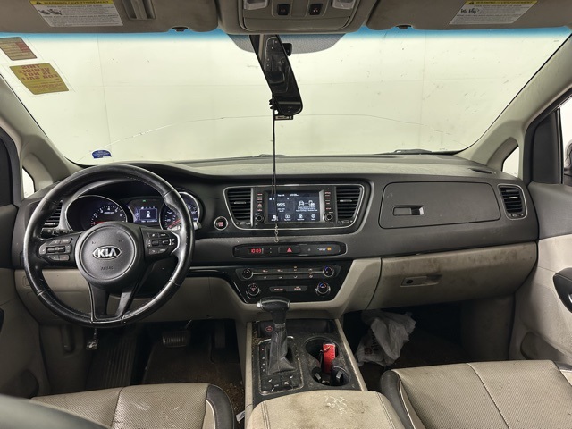 2017 Kia Sedona LX photo 3
