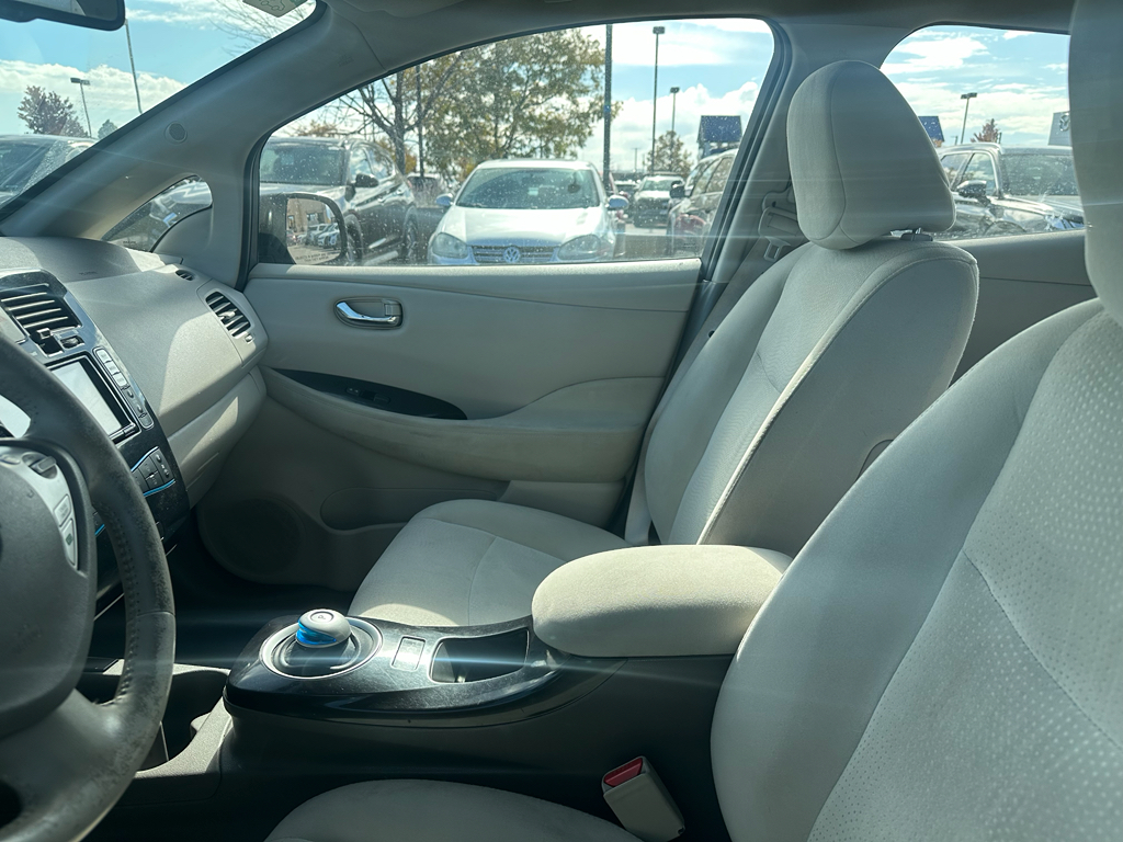 Used 2014 Nissan LEAF SV with VIN 1N4AZ0CP0EC330882 for sale in Merriam, KS