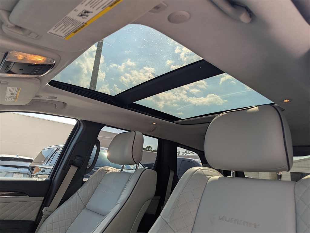 2017 Jeep Grand Cherokee Summit photo 27