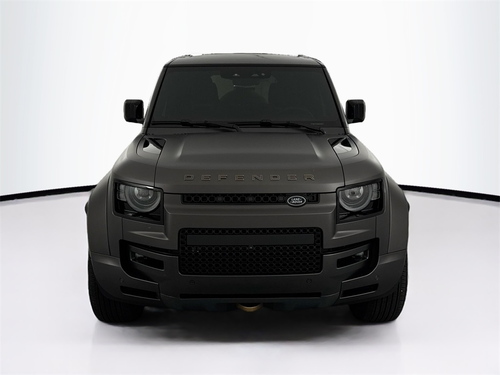 2025 Land Rover Defender 110 V8 photo 2
