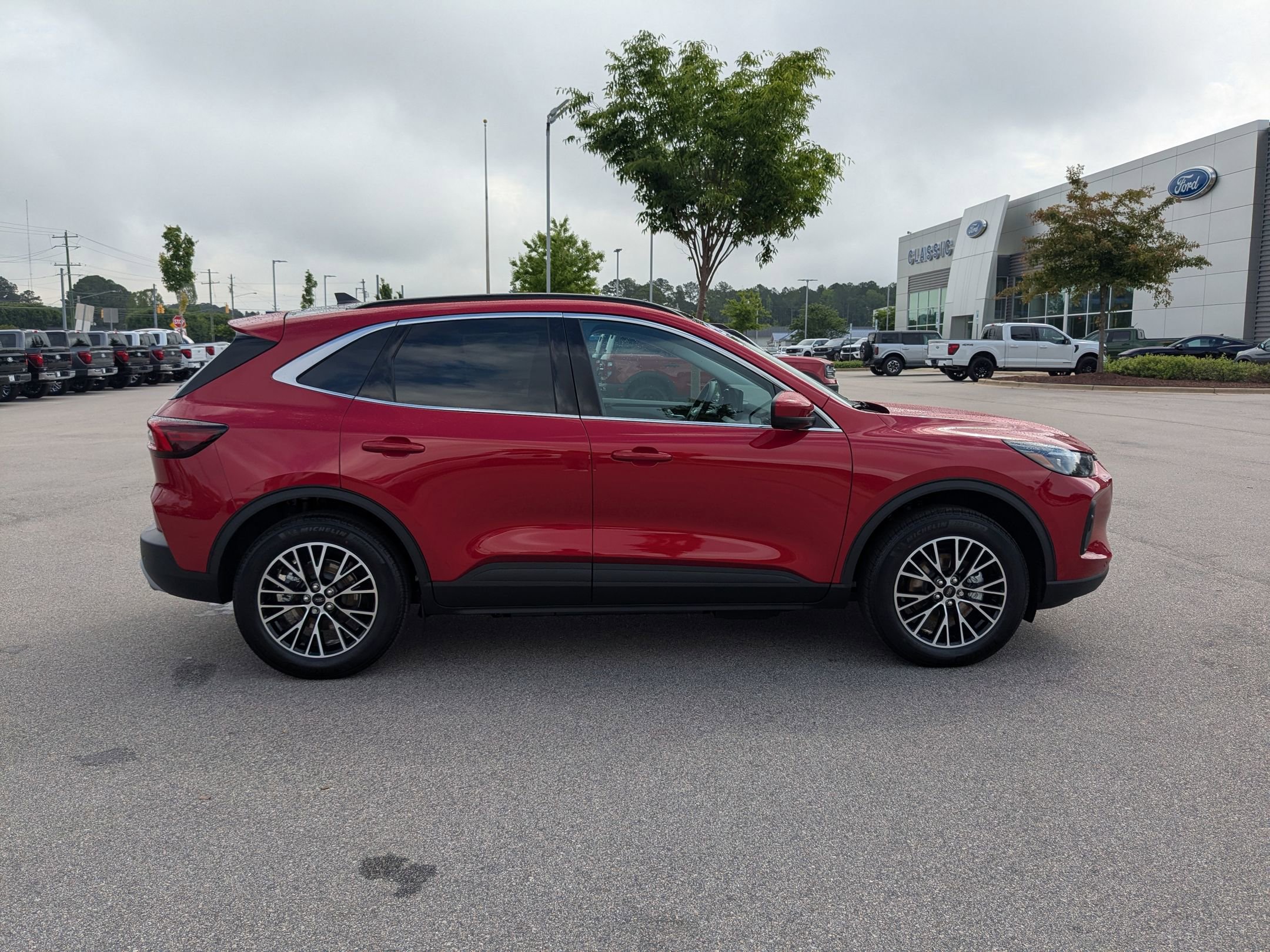 2025 Ford Escape Plug-In Hybrid photo 6