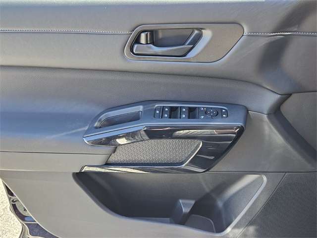 2025 Nissan Pathfinder SV photo 26
