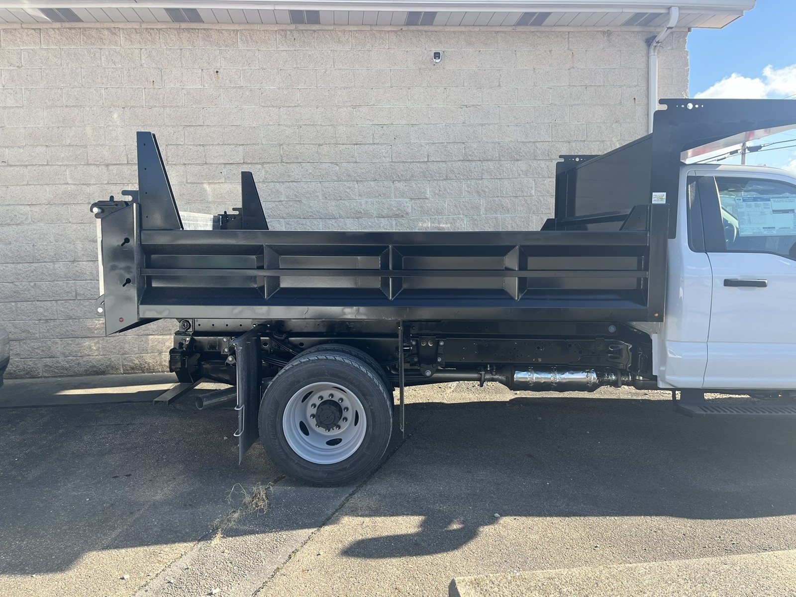 2024 Ford F-600 photo 8