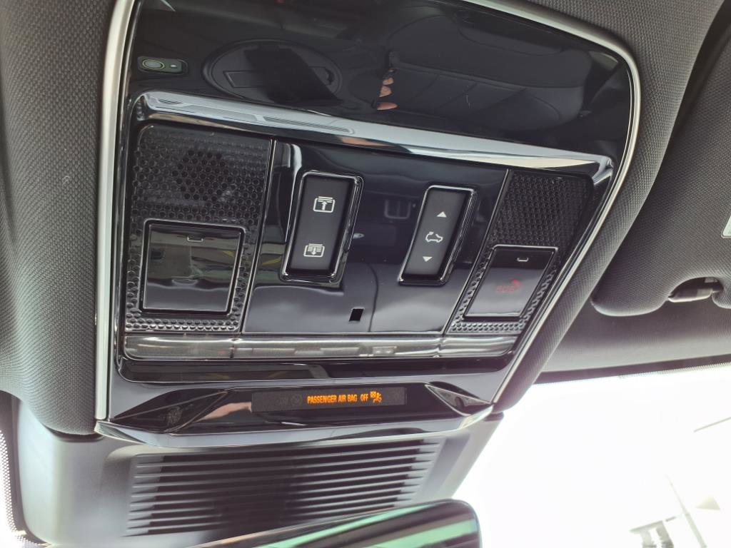 2025 Land Rover Range Rover Sport SE photo 19