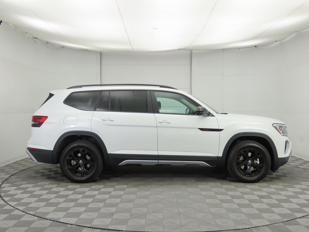 2026 Volkswagen Atlas Peak Edition SE photo 3