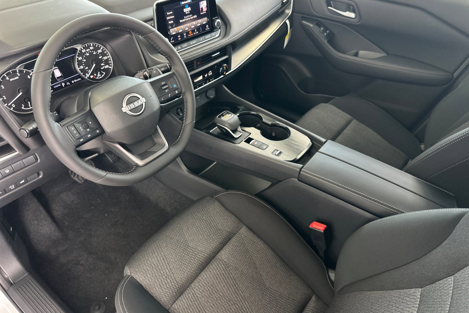2026 Nissan Rogue SV photo 9