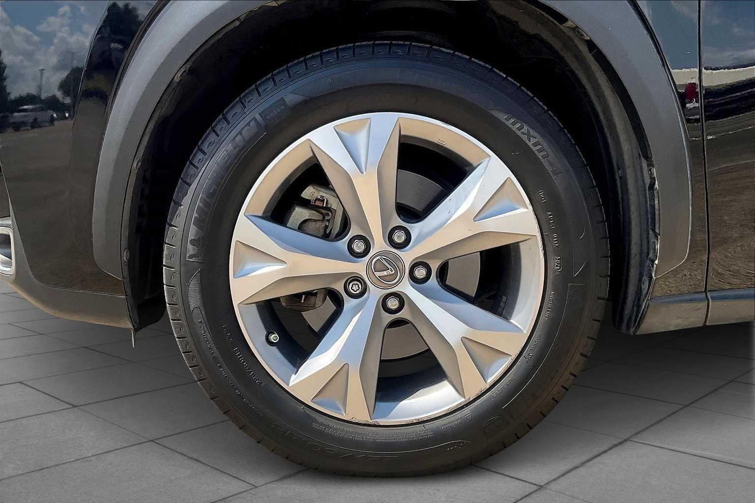 2017 Lexus NX 200t Luxury photo 8