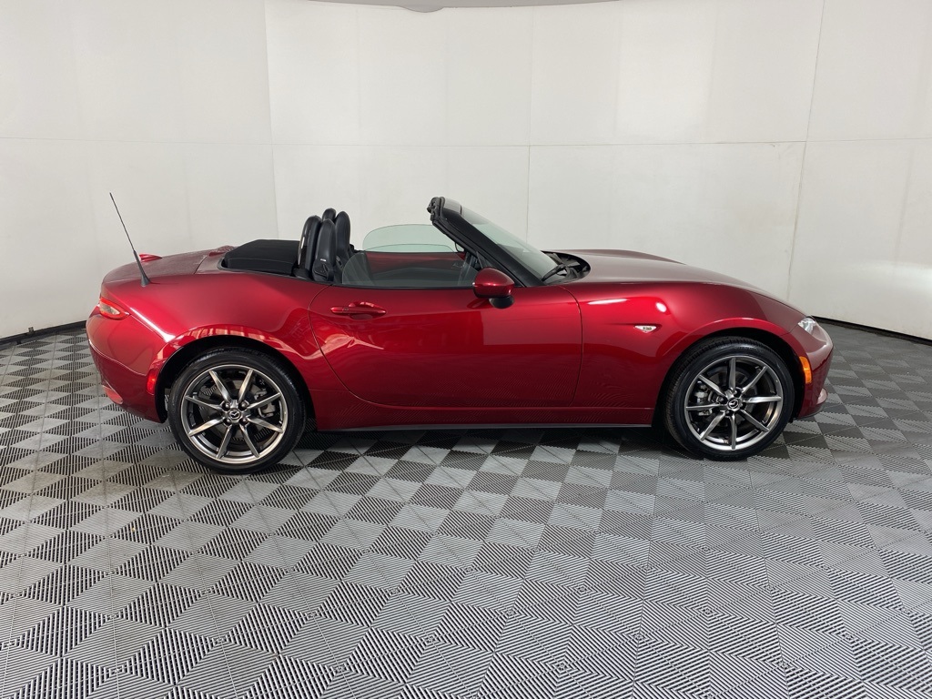 2022 Mazda MX-5 Miata Miata Grand Touring photo 2