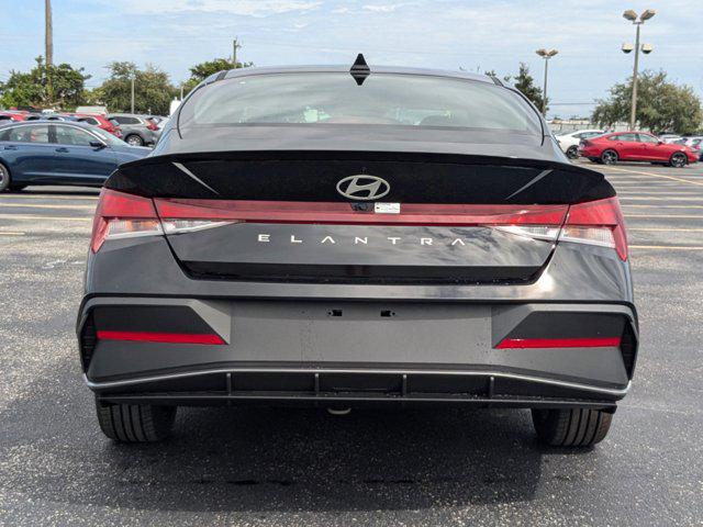 2025 Hyundai Elantra SEL Sport photo 6