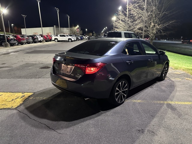 2017 Toyota Corolla SE photo 3