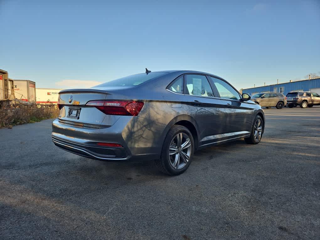 2023 Volkswagen Jetta SE photo 4