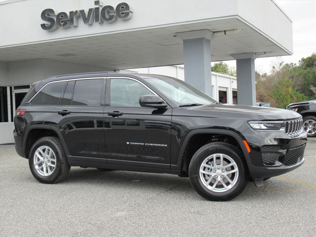 2025 Jeep Grand Cherokee Laredo X photo 2