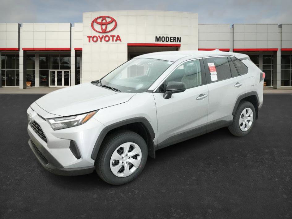 2025 Toyota RAV4 LE's photo