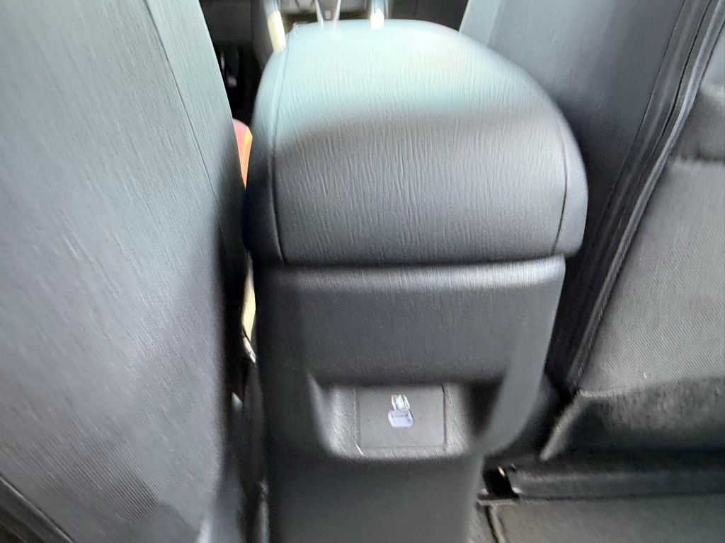 2025 Nissan Versa SR photo 18