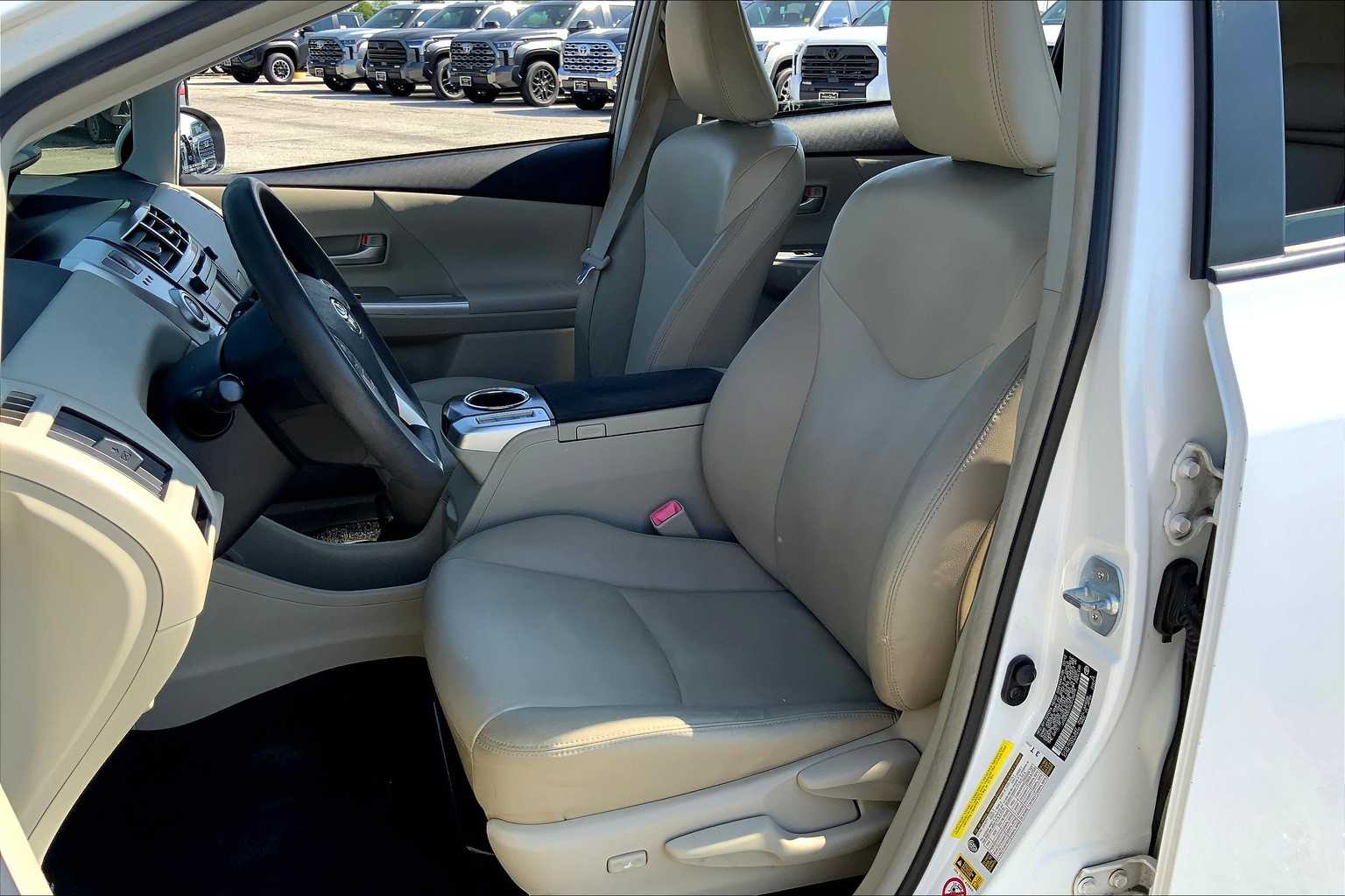 2012 Toyota Prius V Five photo 7
