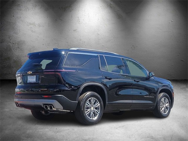 2026 Chevrolet Traverse photo 2