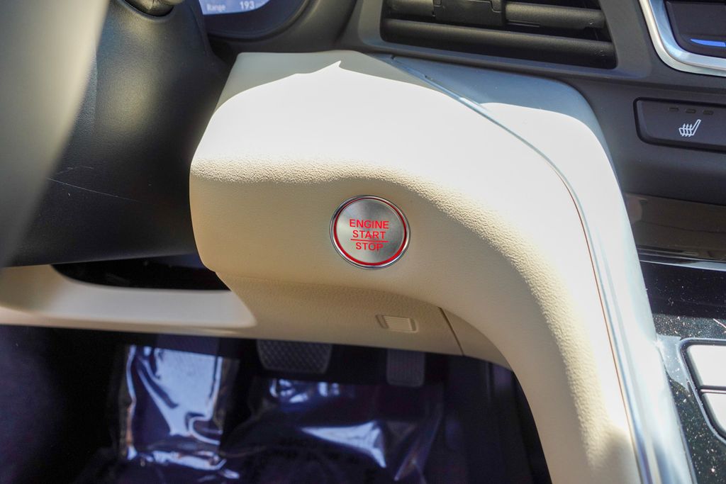 2025 Acura TLX Technology photo 17