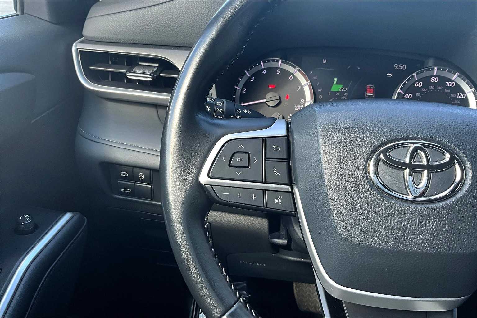 2023 Toyota Highlander LE photo 22
