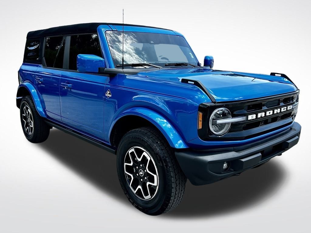2024 Ford Bronco Outer Banks photo 2